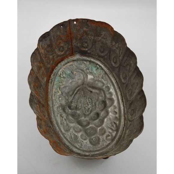 ANTIQUE PRIMITIVE SWEETMEAT TIN MOLD GRAPE CLUSTER 19th CENTURY VINTAGE JELLO - Picture 4 of 6